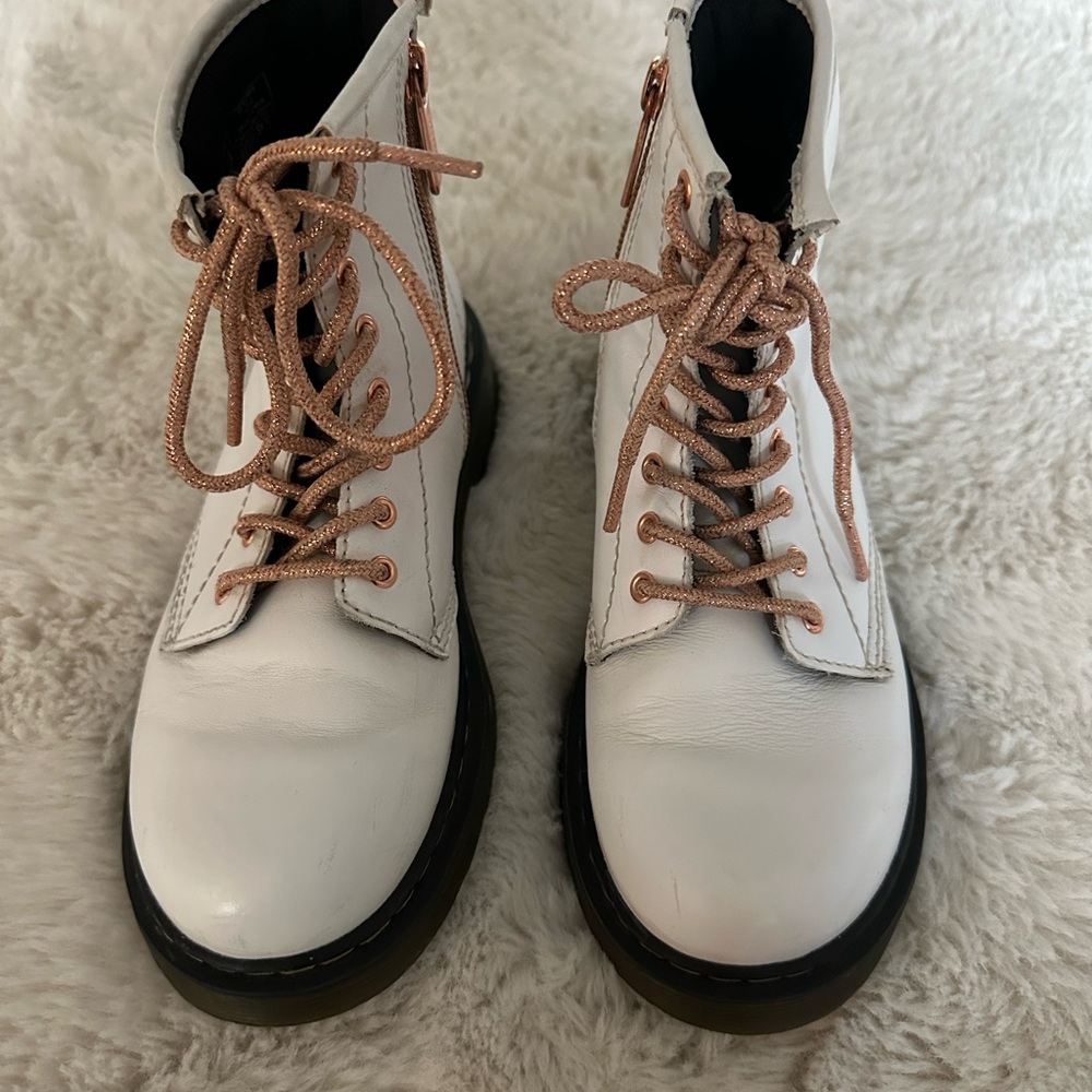 Girls Doc Martin Dr Martin white boots with rose gold accents size 3